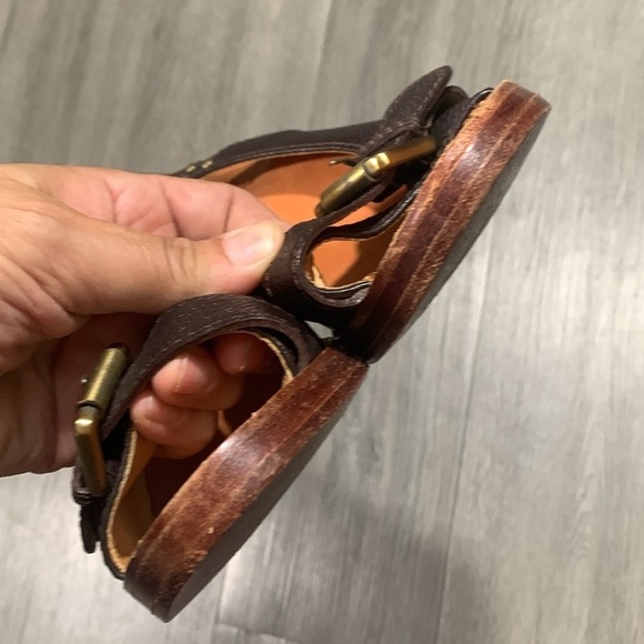 Maneesilp Handmade Deep Brown Leather Wood Heel Sandals with Gold Details - Picture 3 of 12